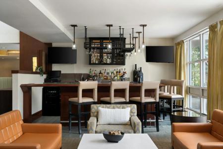 DoubleTree by Hilton Boston Bayside - 23