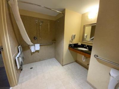 Comfort Suites North - 46