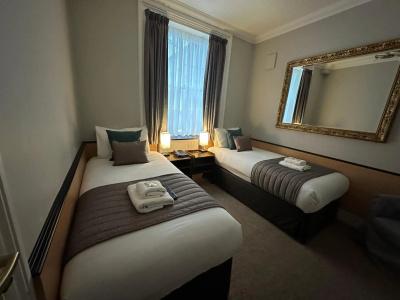Tudor Court - 9
