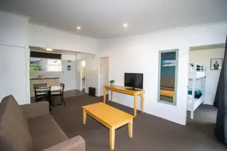 The Avenue - 28