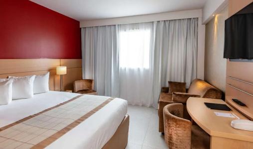 Best Western Plus Le Lavarin - 78