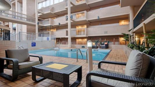 Best Western Plus Village Park Inn - 29