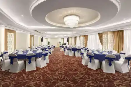Howard Johnson Bur Dubai - 10