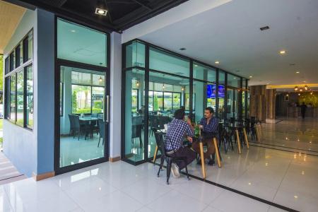 Ray Buriram - 24