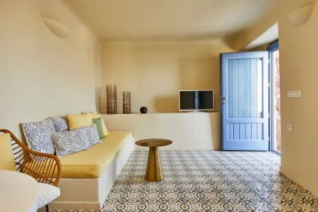 Luna Santorini Suites - 35