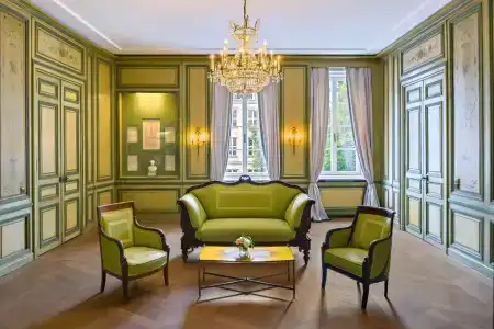 Bayerischer Hof - 1
