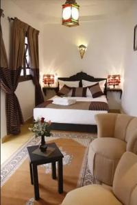 Riad Shaloma - 15