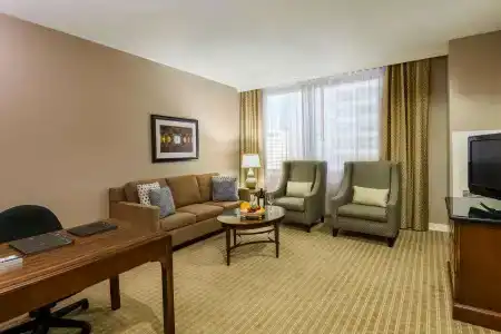 Hilton Indianapolis & Suites - 4