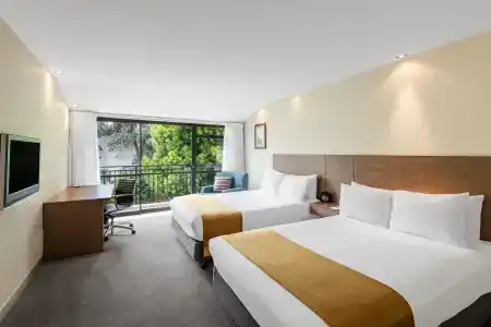 Holiday Inn Airport - 6