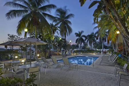 Fairfield Inn & Suites - 11