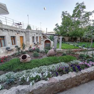 Sarnich Cave Suites - 37