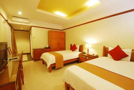 Yulia Beach Inn Kuta - 26