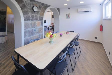Highland Hostel - 8