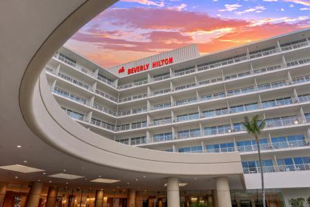 The Beverly Hilton - 39