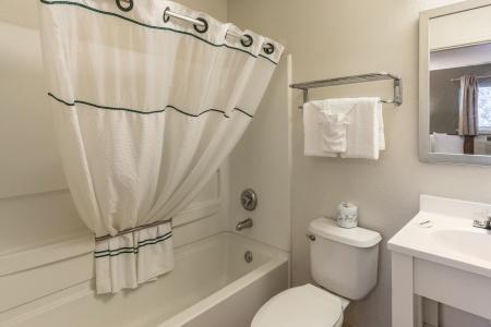 HomeTowne Studios by Red Roof Orlando - Casselberry - 18