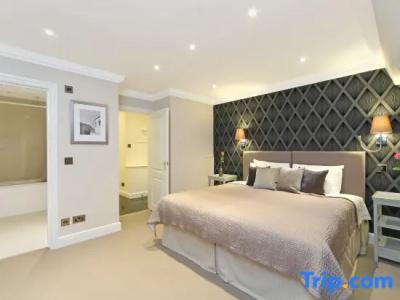 Queensgate Court - 221
