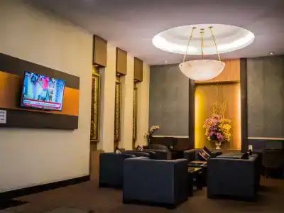 Atrium Boutique - 1