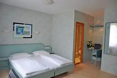 Astoria - 5