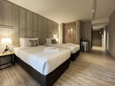 @Nares - 30