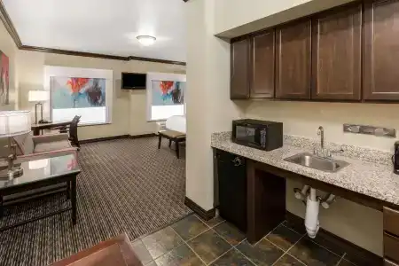 Hawthorn Suites by Wyndham - 40