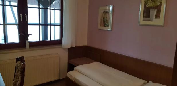 & Restaurant Lindengarten - 29