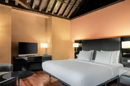 Palacio de Santa Paula, Autograph Collection - 32