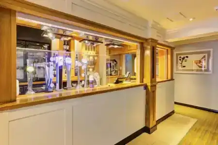 Premier Inn Putney Bridge - 11