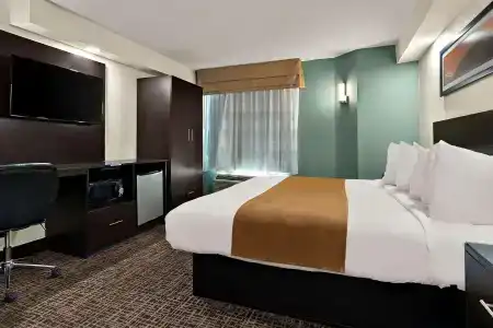 Quality Inn - 24