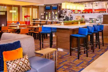 Courtyard by Marriott - 21