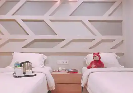 Sunshine Inn - 4