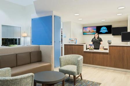 Holiday Inn Express & Suites - Nearest Universal Orlando, an IHG - 1