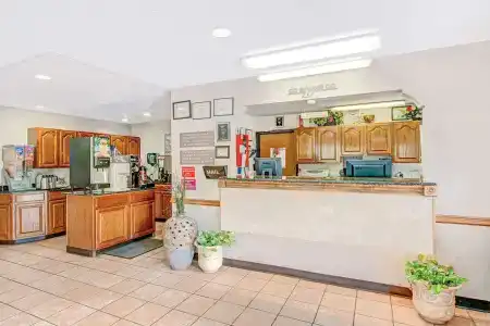 Super 8 by Wyndham San Antonio/Fiesta - 11