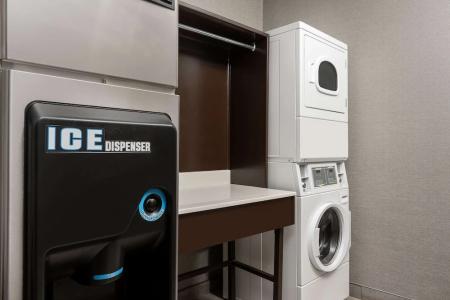 Hampton Inn & Suites/East - 18