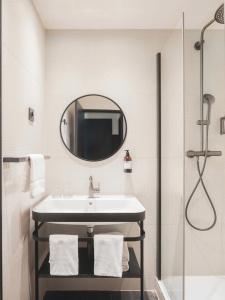 Maisons du Monde Hôtel & Suites - La Rochelle Vieux Port - 50