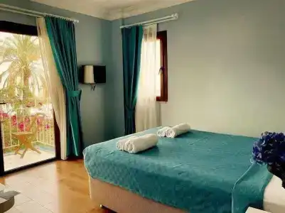 Boutique Marquis Blue - 20