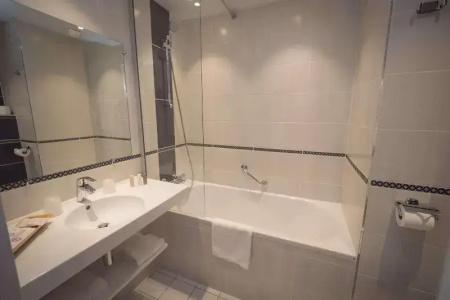 Best Western Plus Le Roof Vannes Bord De Mer - 83