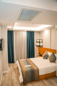 White Golden Suite - 9