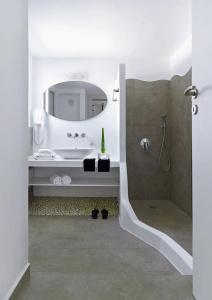 Santa Maria Luxury Suites & Spa - 8