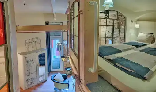 Lavender Circus Hostel, Doubles & Ensuites - 33
