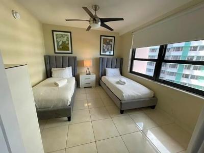 The Alexander All Suites - 607