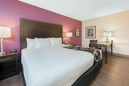La Quinta Inn by Wyndham Miami Airport North - 26
