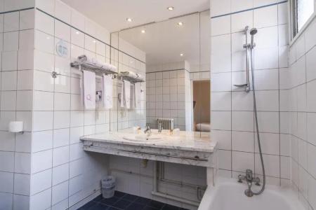 Ours Blanc - Place Victor Hugo - 84