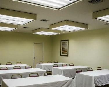 SureStay Studio by Best Western - 17