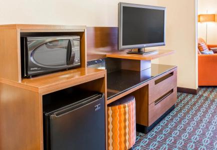 Fairfield Inn & Suites - 18