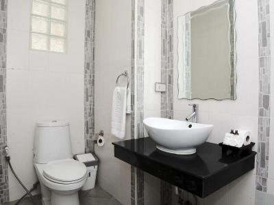 Whispering Palms Suite - 14