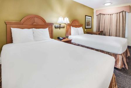 Quality Inn & Suites Dallas-Cityplace - 2