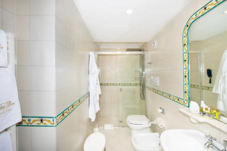 Eden Roc Suites - 382