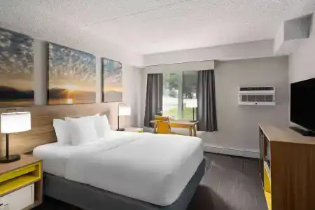 Days Inn & Suites by Wyndham - 4