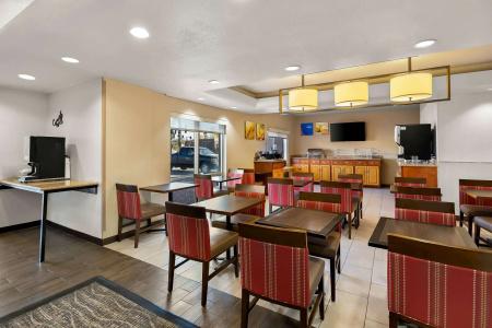 Comfort Inn & Suites near Kino Sports Complex - 26