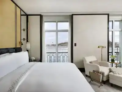 The Peninsula - 4
